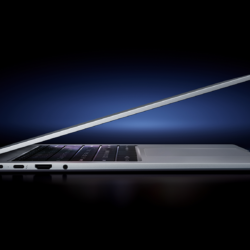 Vedere laterala Xiaomi Redmibook 16 (2026) cu USB-C, Thunderbolt 4, HDMI 2.1, jack 3,5 mm