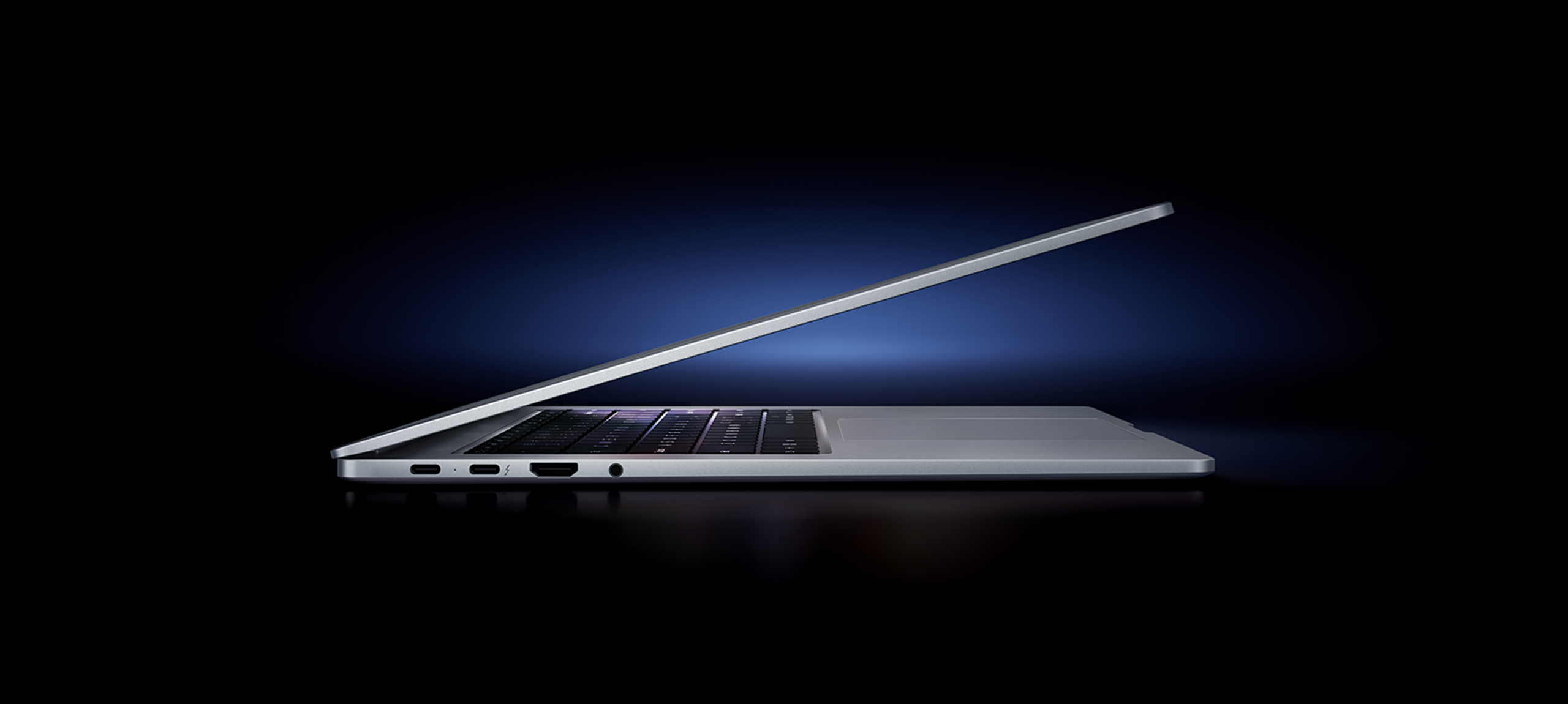 Vedere laterala Xiaomi Redmibook 16 (2026) cu USB-C, Thunderbolt 4, HDMI 2.1, jack 3,5 mm