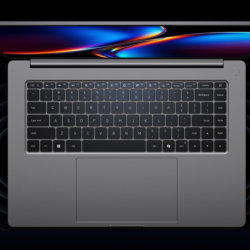 Vedere de sus tastatura completa si touchpad mare Xiaomi Redmibook 16 Pro 2026